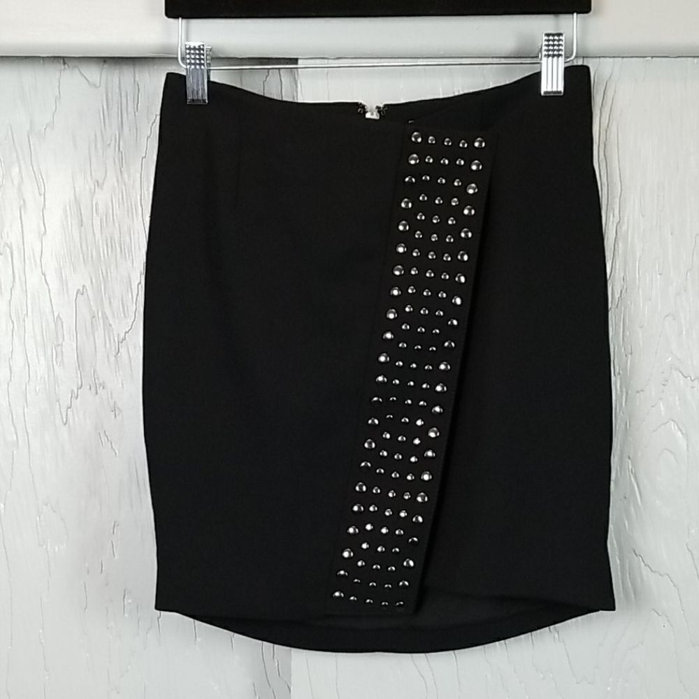 🖤5/$20🖤 GUESS..black studded mini skirt